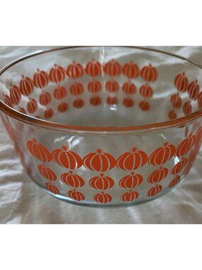 Pyrex HALLOWEEN PUMPKINS 4 cup Glass Bowl- No Lid